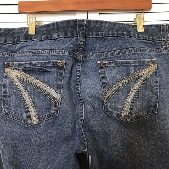 Torrid Womens Jeans Size 18 Straight Leg‎ Embroidered Logo Stretch 5 Pocket Blue - Picture 3 of 9